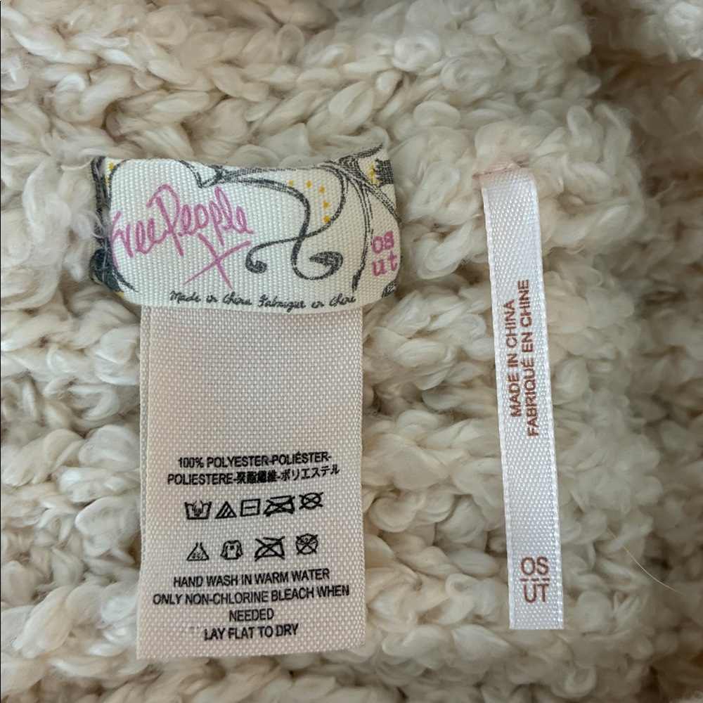 Free People winter hat - Picture 2 of 2